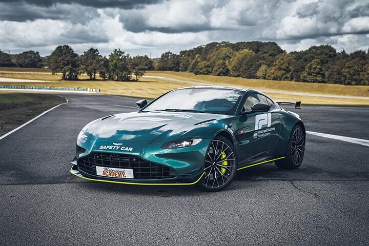 aston martin vantage gt4